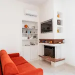 Seasuntour- The House In The Center Apartment