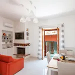 Seasuntour- The House In The Center *