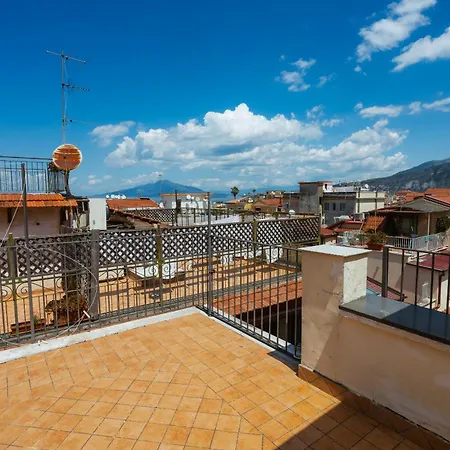 Realty Holidays - The House In The Center *