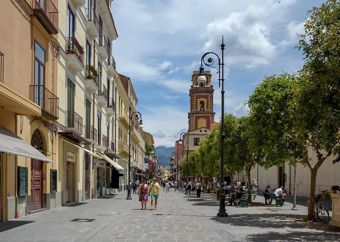 Seasuntour- The House In The Center *