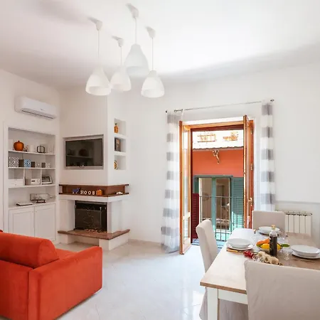 Realty Holidays - The House In The Center *