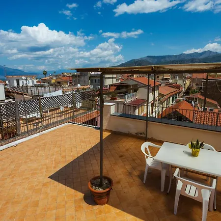 Daire Seasuntour- The House In The Center Sorrento
