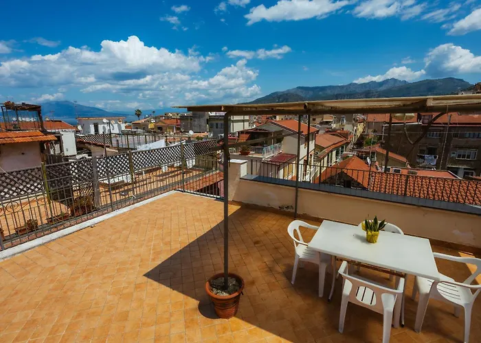 Апартаменты Seasuntour- The House In The Center Сорренто